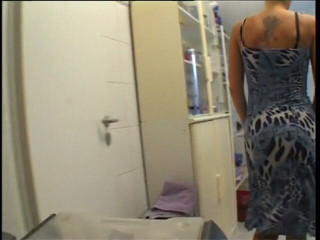Horny Two really wet MILFs: Deslumbrante loira milf raspando buceta antes de ser dedada e...