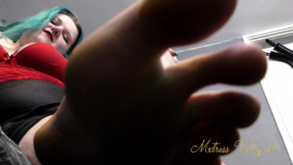 Mxtress Valleycat: Slow and sensual foot tease