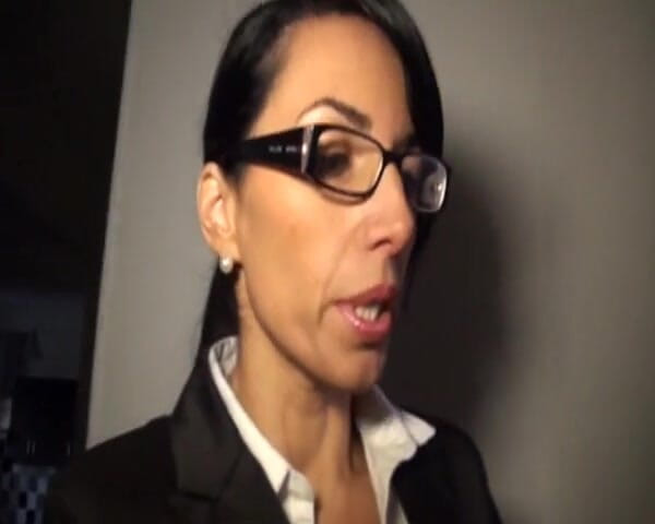 Filles Francaises: Wspaniała francuska milf spryskała twarz po ciężkim seksie