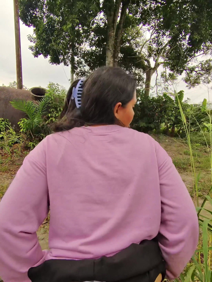 EMY_AND_JONH: Saya mahu menghisap batangnya dan mengongkeknya di luar rumah, saya...
