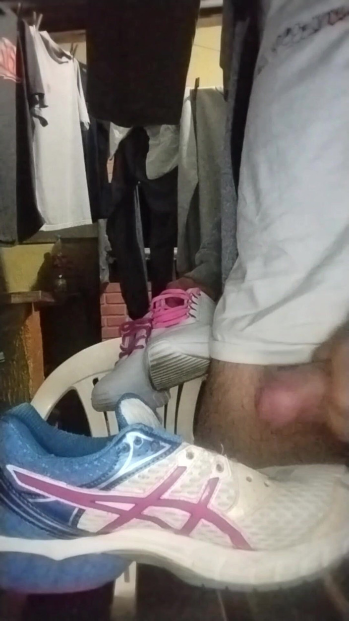 Sneakerfetish_BR: Asics &amp; Adidas Sesi Pancutan Sensual