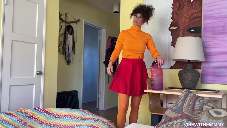 Vibe with mommy: Best Friend's Mom Doesn't