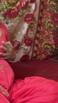 Fată frumoasă indiană de 18 ani a vrut o pulă neagră și groasă, de aceea ea m-a făcut în Mood și a făcut sex audio în Bhojpuri hindi