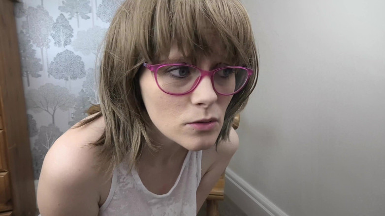 Sydney Harwin: Demi-sœur stupide