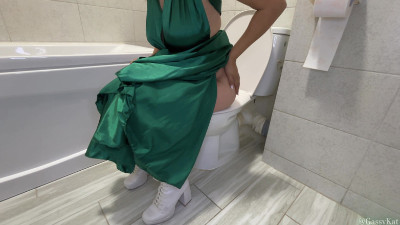 GassyKat: Prom Night Farts - Green Dress &amp; White Heels
