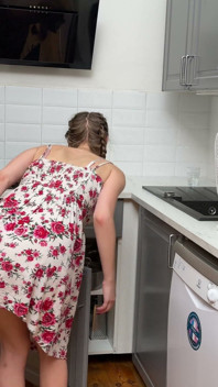 Ha Scopato Ruvido La Mia Figa Pelosa Proprio in Cucina