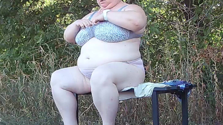 Zona901: Un amigo en el parque se desnuda y se masturba...