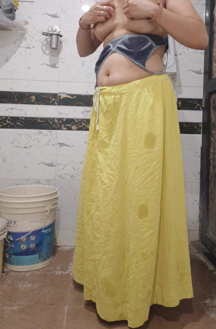 Priyahot77: Priya Bhabi Sexy Show těla