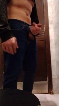 Indígena jovem garoto masterbating em seu banheiro H.j - Hemoshovel