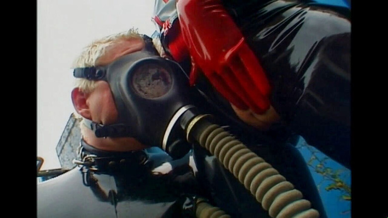 Absolute BDSM films - The original: Лизание киски в противогазе, унижение