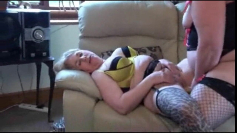 Lexie Cummings: Lesbian girls using strapon