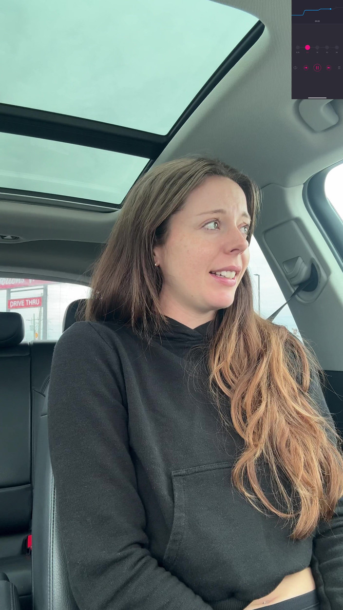 Nadia Foxx: Canadian Hottie wysiada w Drive Thru!