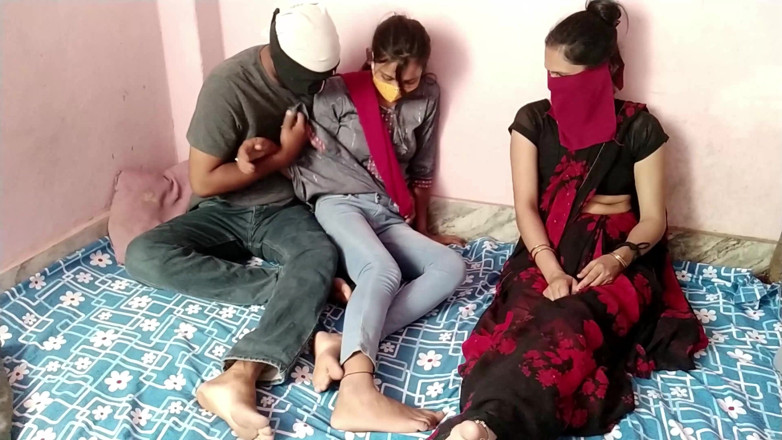 HousewifeGeeta: Ho scopato la vicina matrigna e ragazza insieme! Desi trio...