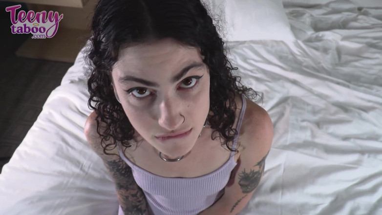 Teenytaboo: Lydia, voleuse de creampies noirs