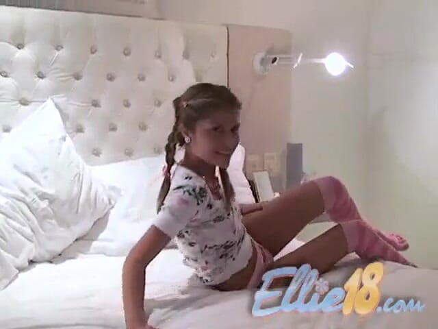 Ellie 18: Cute Ellie 18 masturbates and fingers herself to sleep