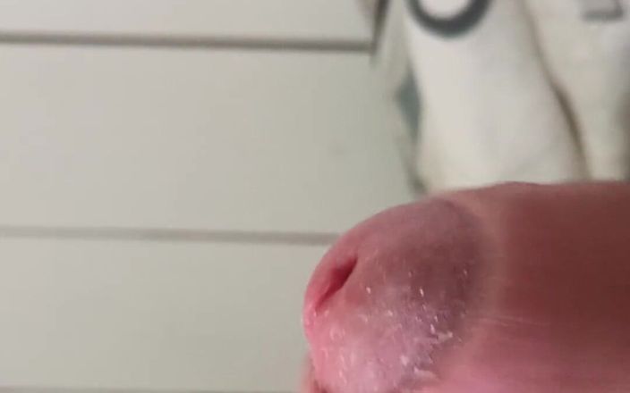 Big Pisser: Lo smegma cazzo ha bisogno di pulizia orale