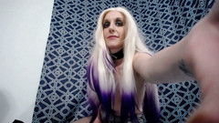 Calli Minx: Calli Minx pompino sborrata al guinzaglio ed un dildo al...