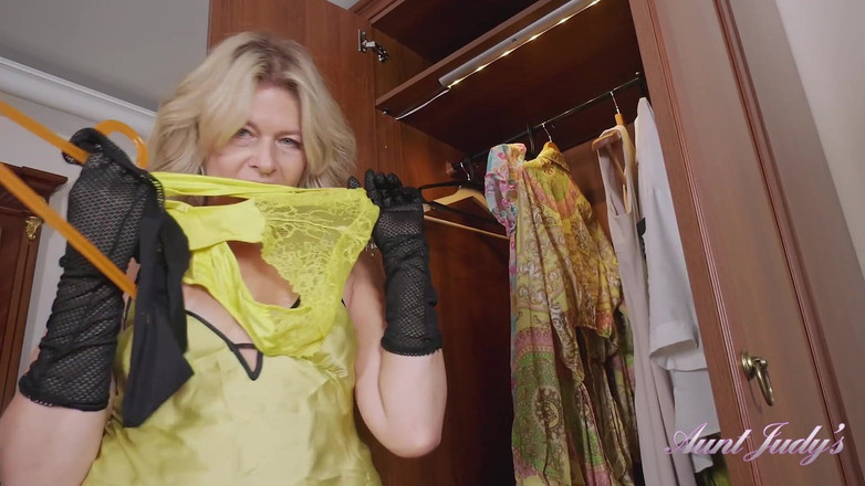 Aunt Judy's: Auntjudys - ホットで成熟したミルフ、ダイアナ・ダグラスがフィッシュネットストッキングであなたのためにイく