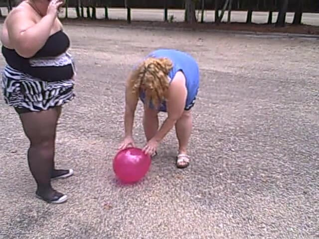 BBW nurse Vicki adventures with friends: 풍선으로 발리볼을 하는 육덕 거유녀