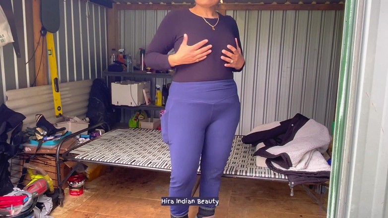 Hot 365 Entertainments: Soție sexy obraznică care se joacă cu un sutien din...