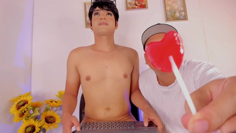KenPrince: Femboy Deja Que El Mejor Amigo De Su Hermano Juegue...