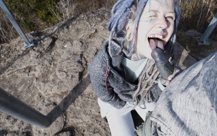 Z-Filmz: Tattoopaar betrapt tijdens wilde seks op een ruïne