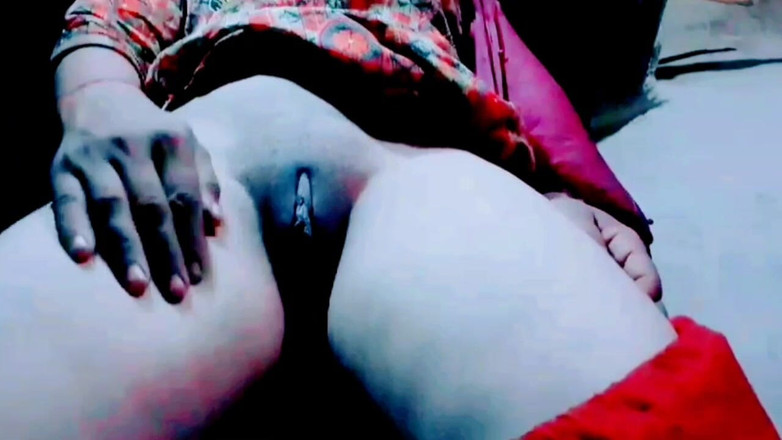 TricolorMusic3: Exuberante coño con antojo de polla pero qué debería hacer,...