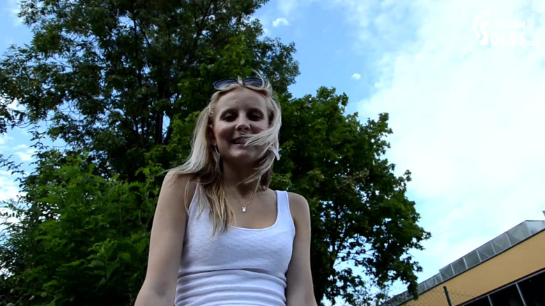Czech Soles - foot fetish content: Barefeet teasing at park