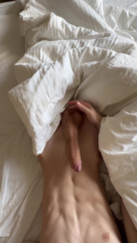 Rychlý výstřik od mladého chlapce s velkým čůrákem 23 cm