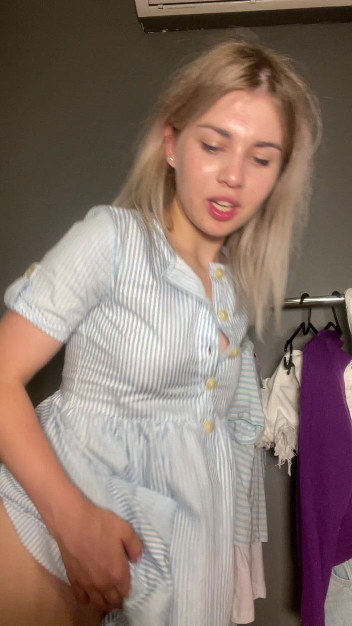 Misty Phoenix: Il baise des chattes et des fesses dans le wardrob