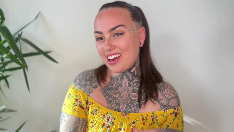 Miss Valentina: La migliore amica di wifey in un naufragio