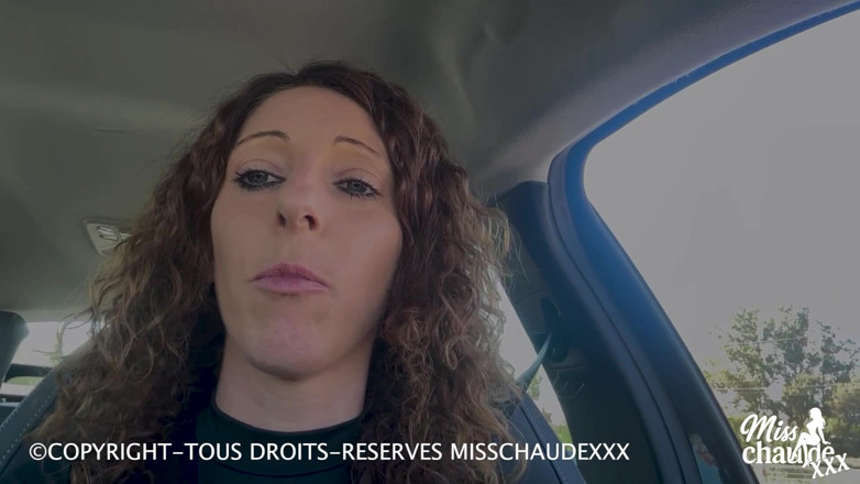 Misschaudexxx: 我加入她的丈夫在他的皈依面包车操我。