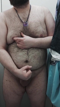 Fetter Bär Wichst Auf Klo Und Leckt Seine Wichse Auf
