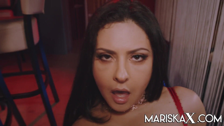 Mariska x: Mariska ama un cazzo in ogni buco