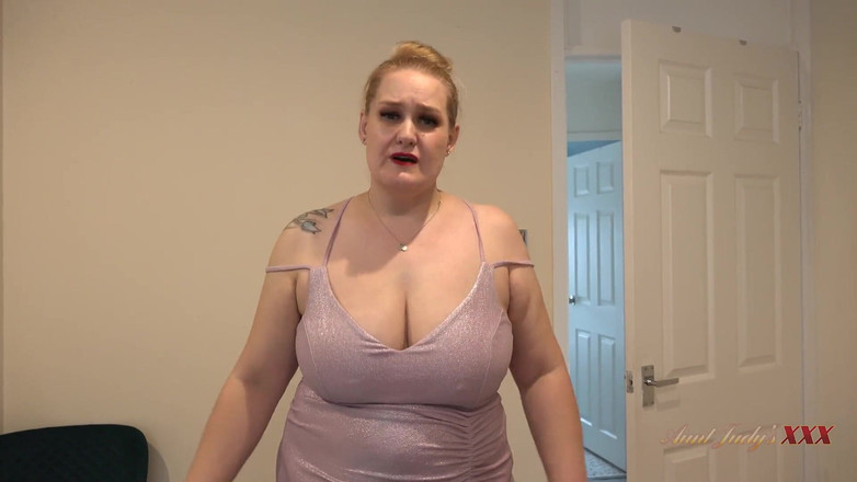 Aunt Judy's XXX: AuntJudysXXX - 그녀의 팬티로 당신을 붙잡는 거유 비 Landlady Becky