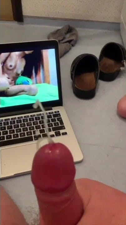 SirCumAlotInU: Moje krásná PerverzníAsian4U mě nutí stříkat tak tvrdě