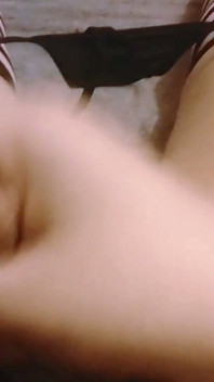 POV: Enorme femboy-cumshot en intense kreunen - sperma op dikke dijen na een handwerk en ejaculatie met mijn trans lul