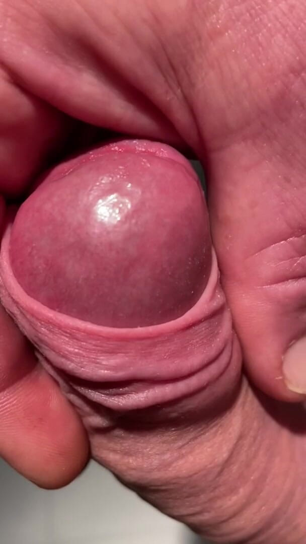 Foreskinguy: Kantar hans stora kukhuvud med sin egen förhud tills han...