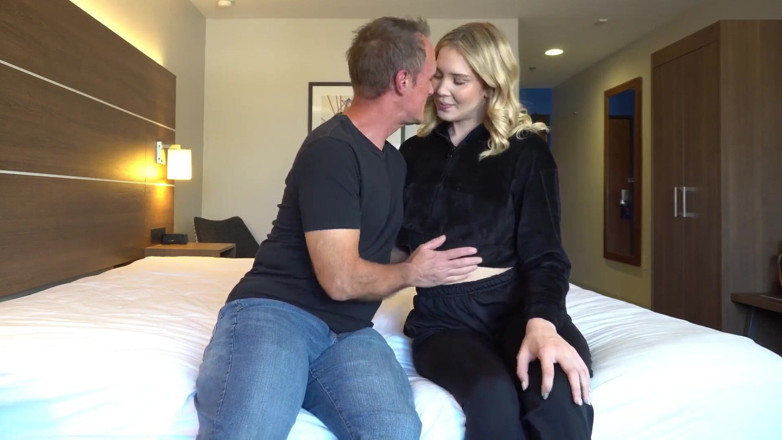 DCTrousersnake: ลุงแก่เย็ดตูด Sophia Sterling - วิดีโอเก่าเล่นบทสอนเย็ดตูด