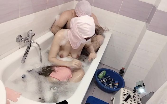 Amateur_MS: Couple amateur, femme à la chatte poilue, gros cul, gros nichons.