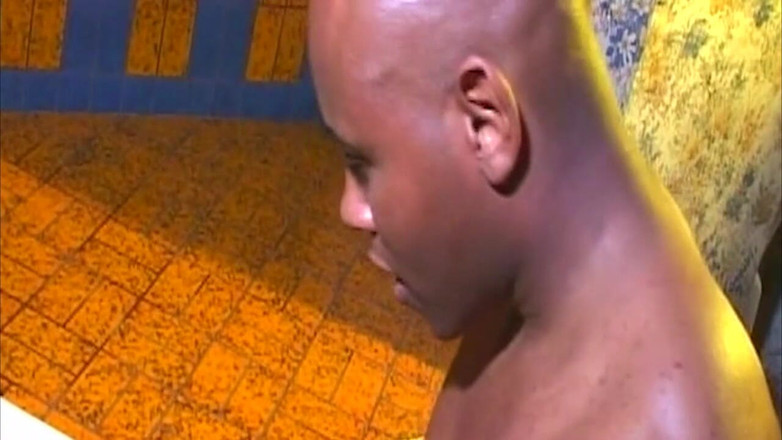 TRASHPORN: 黒人の妻は崇拝し、猿轡し、吸う