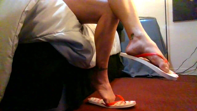 Abby Anna: Chodzenie klapsy na obcasach skrzyżowana noga lub stojące flipflopsy