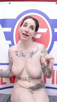 Vanessa fode Sheena com cinta-caralho depois de jogo duro