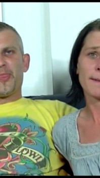 Tätowierte zierliche blondine leckt muschi und fickt