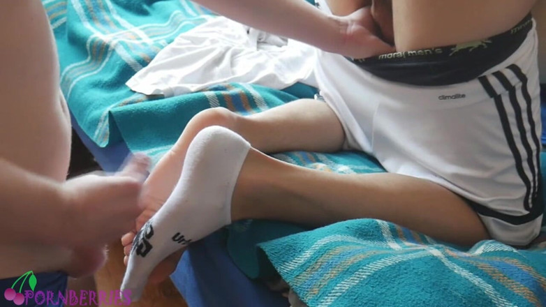 Ethan Alex: Kaki peluh intensif dari twink yg menyelinap