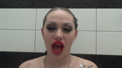 Goddess Misha Goldy: Haarwaschen und nasse haare bürsten mit sexy make-up