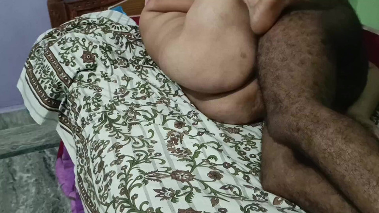 Sexy sindu: Бойфренд лижет киску и трахает мокрую киску крупным планом