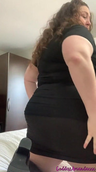 Sexy kurvige MILF neckt dich mit meinem körper