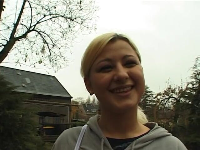 Lucky Cooch: Het interviewen van een blond Duits meisje