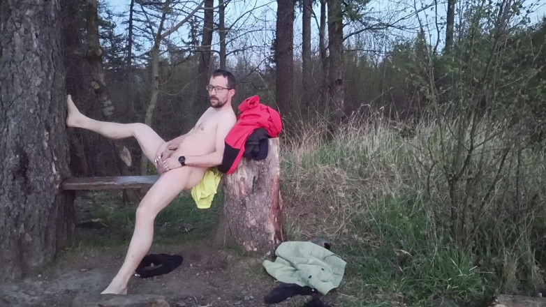 kickerscooter: Nahý Na Palouku